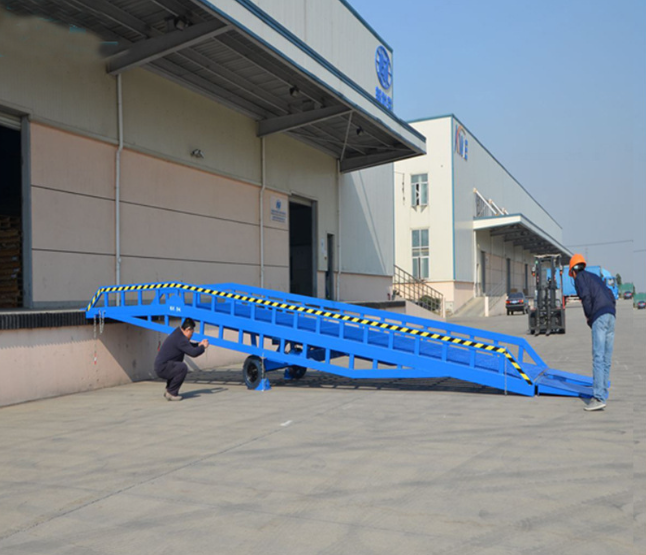 芦溪移动式登车桥应用