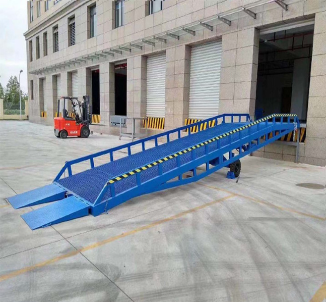 芦溪移动式登车桥装卸